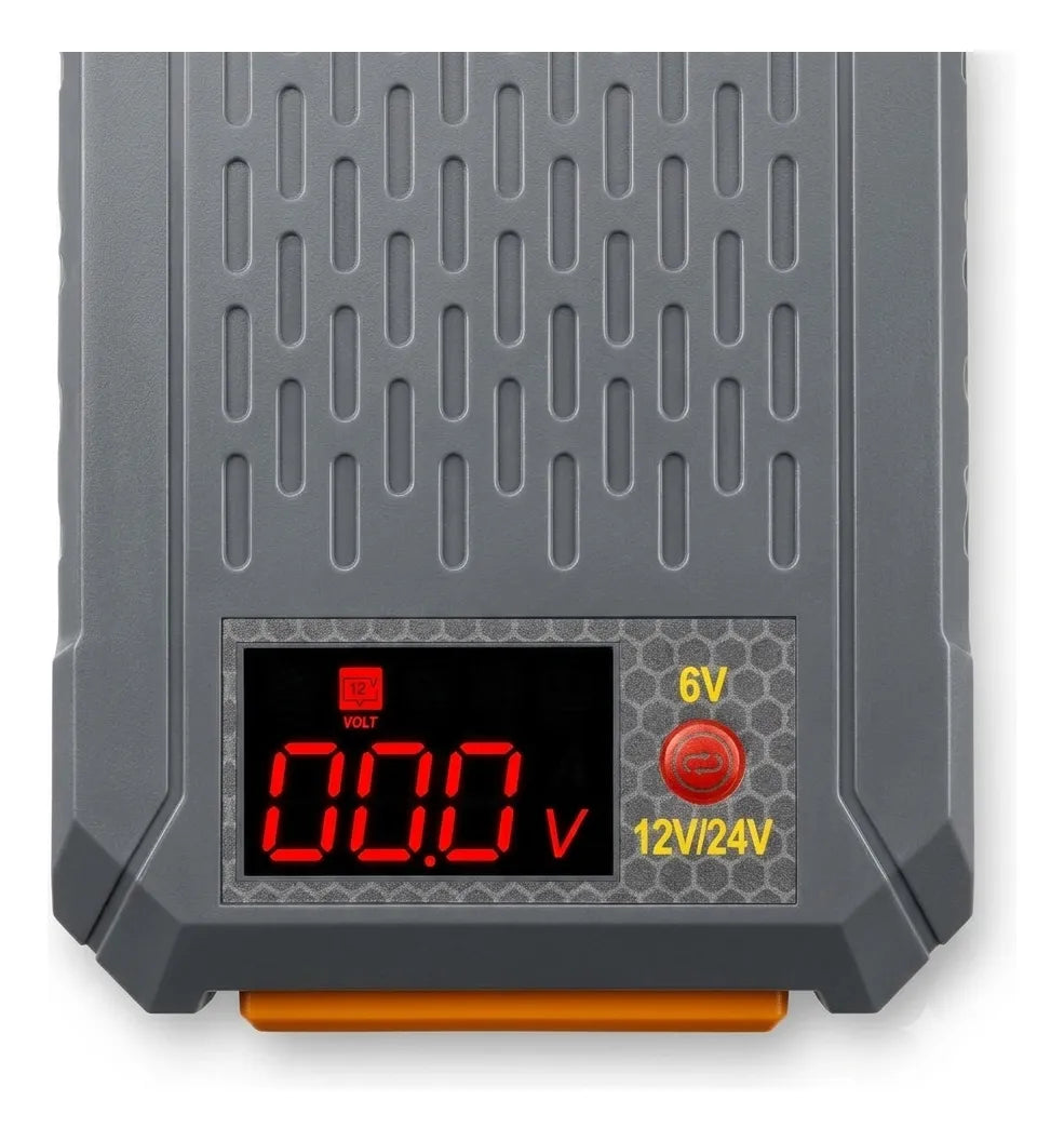 Detalle de la pantalla y el selector de voltaje del cargador Demolition MAD-30