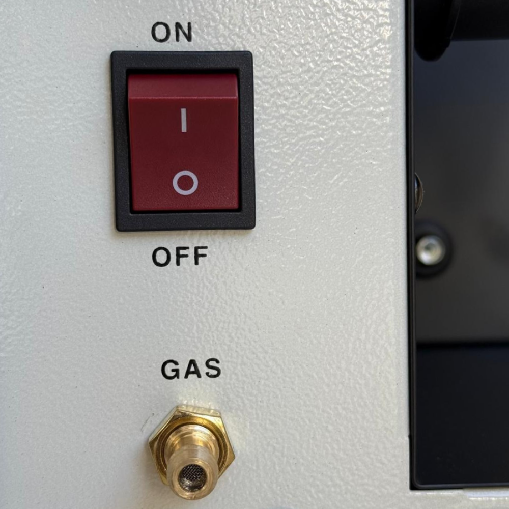 Interruptor de encendido y conexión de gas de la soldadora Booniga MIG3008A