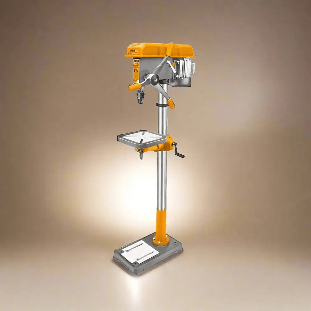 Taladro de pedestal Ingco DP207505 instalado en un taller