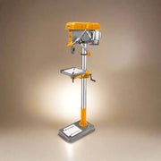 Taladro de pedestal Ingco DP207505 instalado en un taller